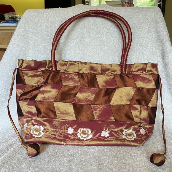 Iridescent Patchwork Shoulder Bag 2xHP🎉 - Picture 2 of 16